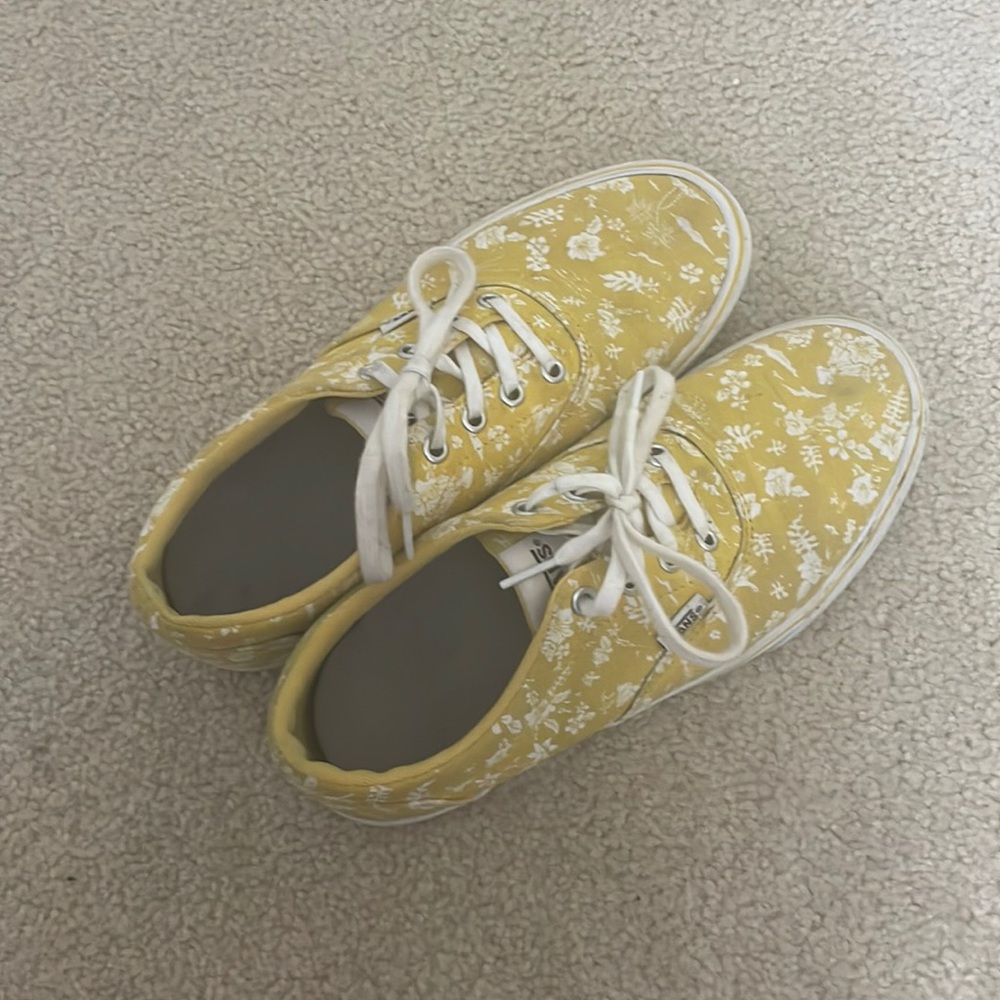 Adorable yellow vans!